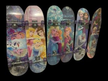 Skates lindos para meninas somente das princesas. Bebês e Crianças