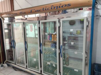 Vendendo geladeira de 5 portas para comércio . Eletrônicos e celulares Vendendo geladeira de 5 portas para comércio . Eletrônicos e celulares