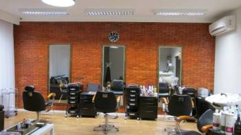 D, hair studio. Guia de empresas e serviços