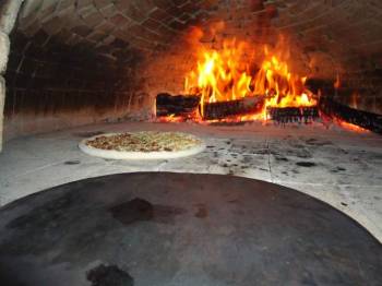 Restaurante e pizzaria. Guia de empresas e serviços