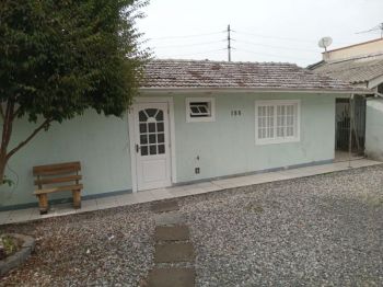 Casa para alugar  no Iririú - Joinville, SC. Imóveis
