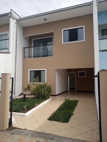 Sobrado à venda  no Anita Garibaldi - Joinville, SC. Imóveis