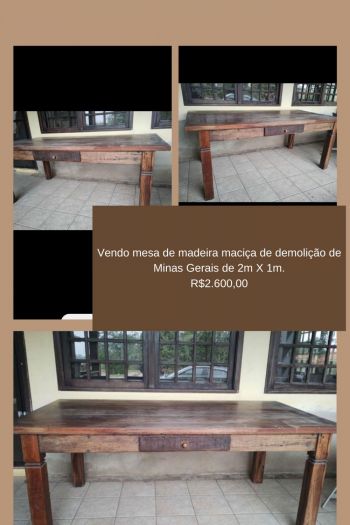 Mesa de madeira maciça . Para sua casa